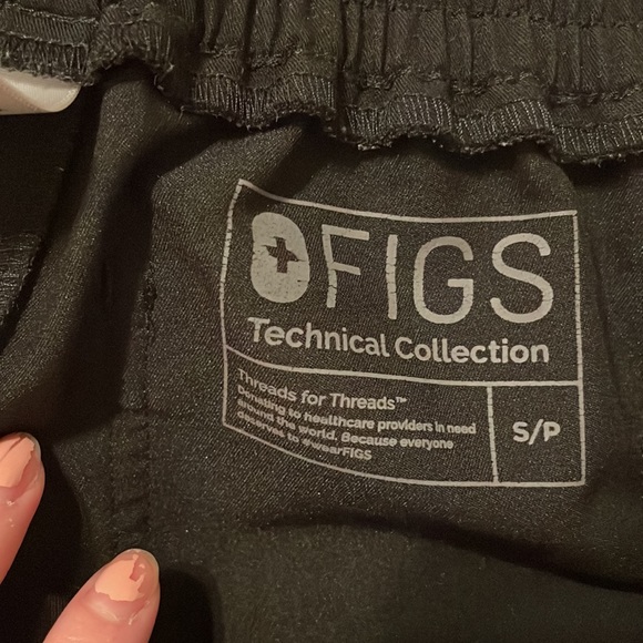 Figs black Yola skinny fit scrub pants, petite S - Picture 3 of 3